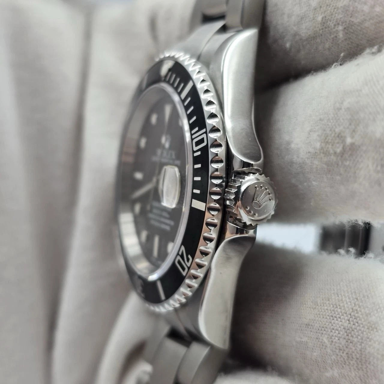 Rolex Submariner 16610 2005 3