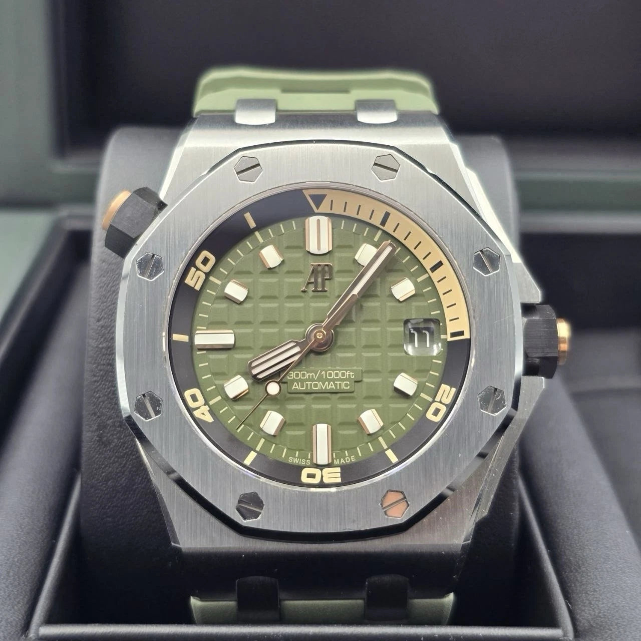 Audemars Piguet Royal Oak Offshore 15720ST 1