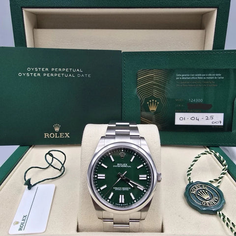 2025 PAPERS Rolex Oyster Perpetual 41mm Green Stainless Steel 124300 BOX