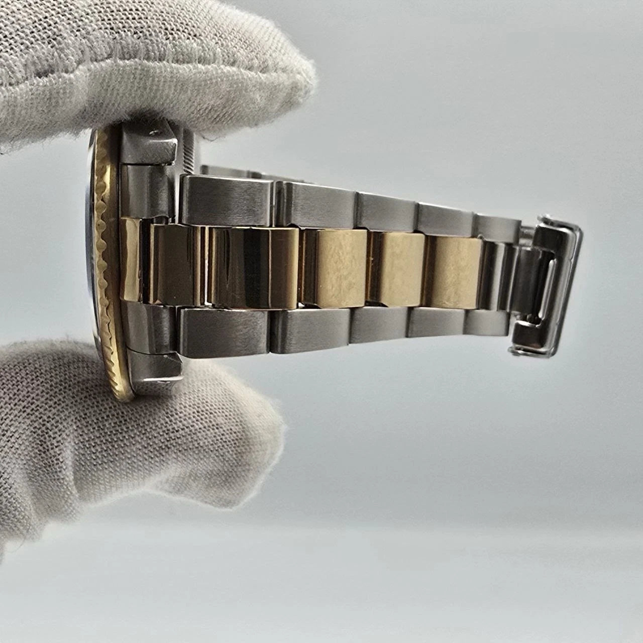 Rolex Submariner Date 18K Yellow Gold Black Stainless Steel 40mm Watch 16803
