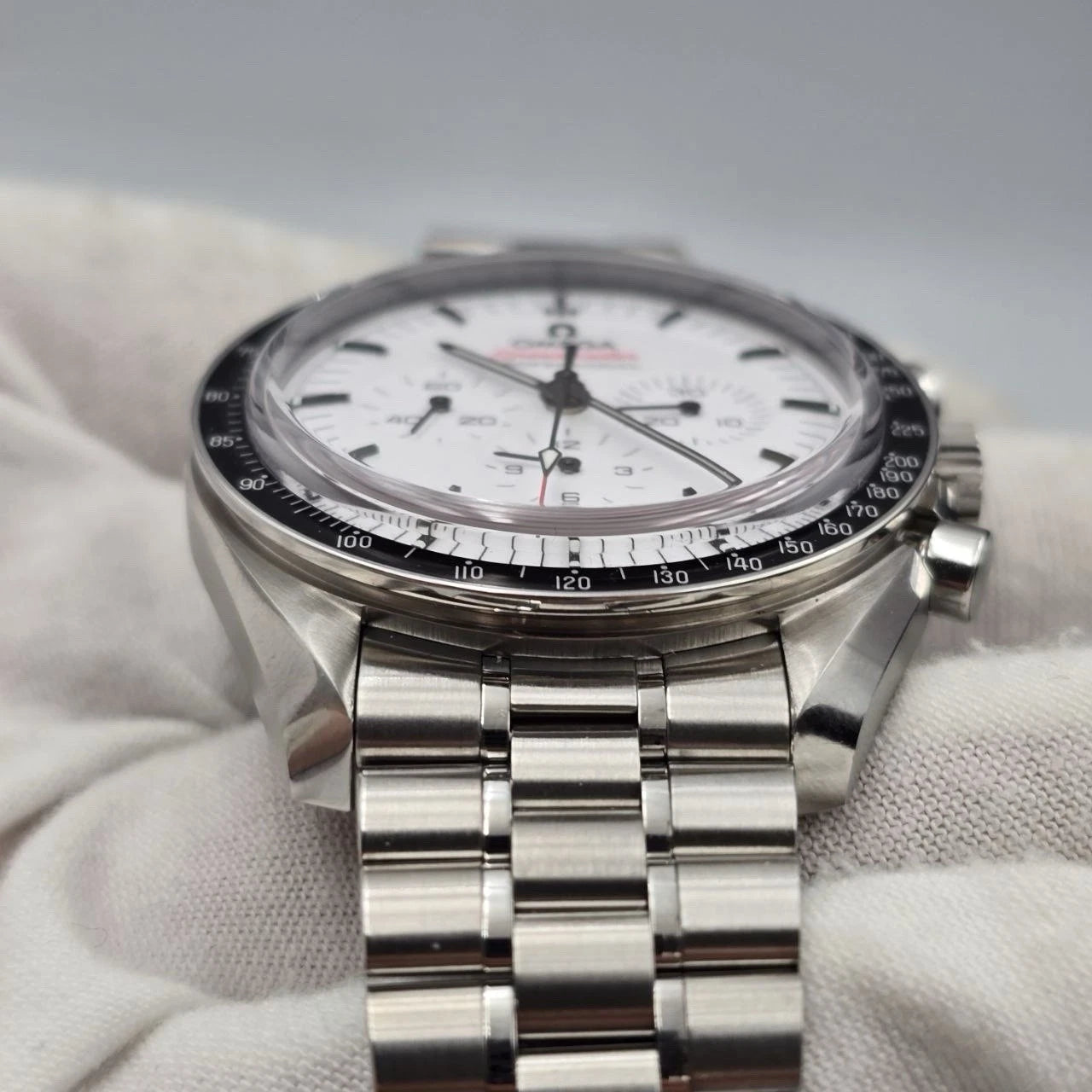 Omega Speedmaster White Dial Steel 42mm 310.30.42.50.04.001 BOX