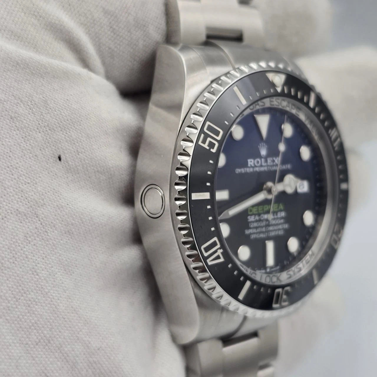 PAPERS 2022 Rolex Sea-Dweller Deepsea James Cameron Blue 126660 44mm Watch BOX