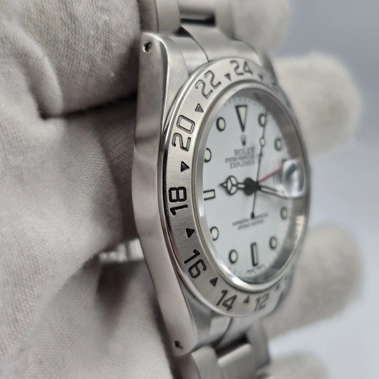 Rolex Explorer II 16570 Polar