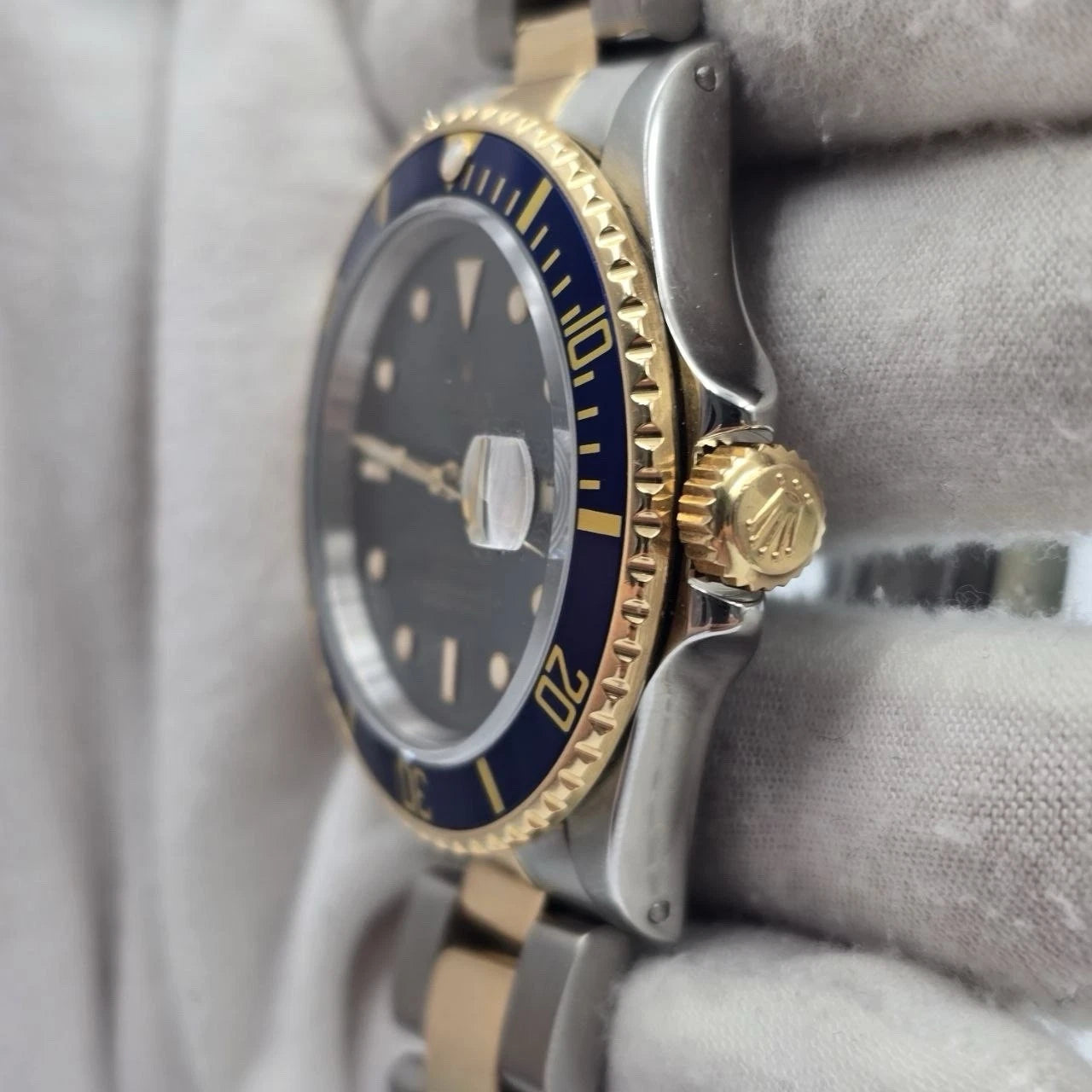 PAPERS Rolex Submariner Date 18K Gold Blue Sunburst Dial 40mm Watch 16803 BOX