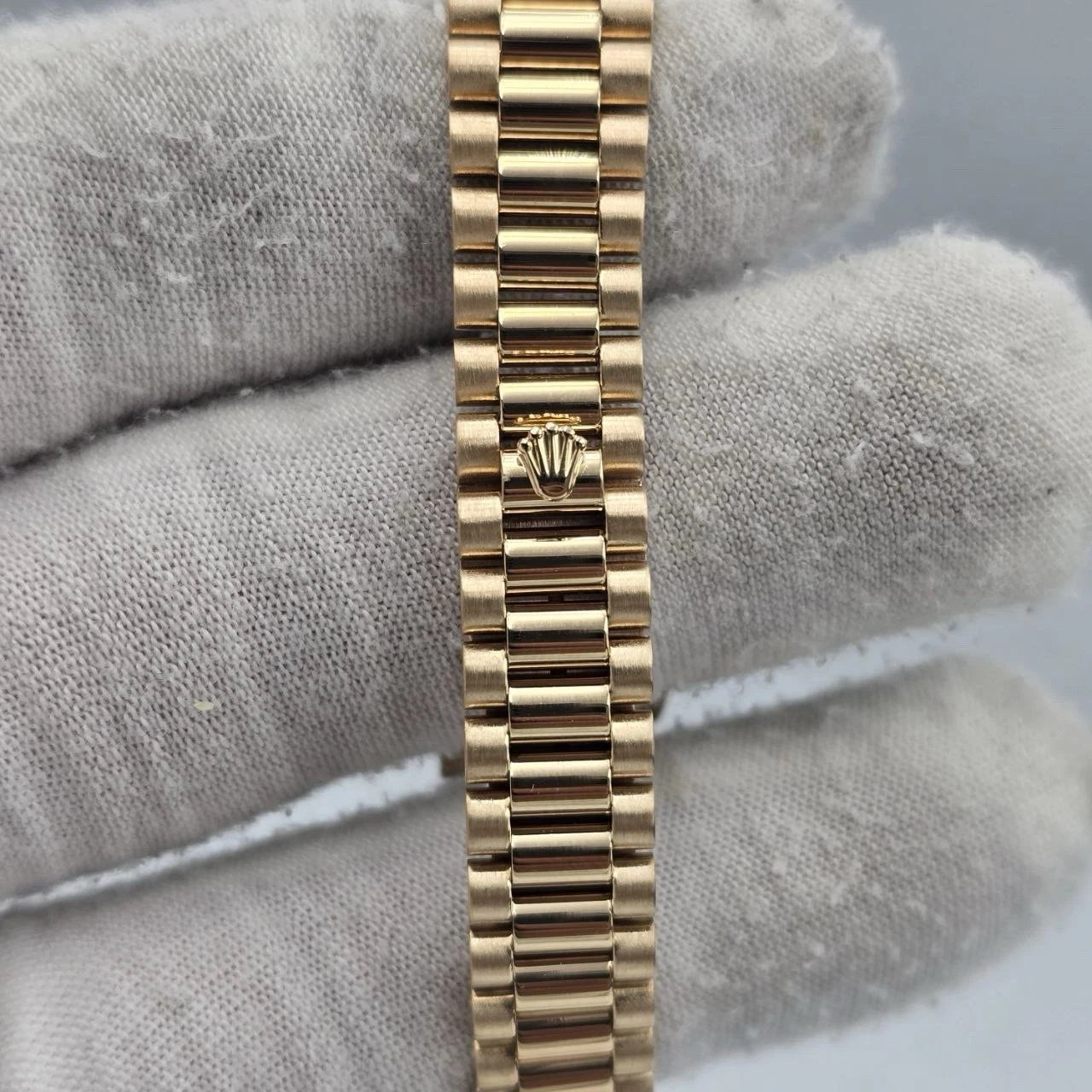 2000 PAPERS Rolex Datejust Champagne Diamond Dial 18K Yellow Gold 79178 26mm