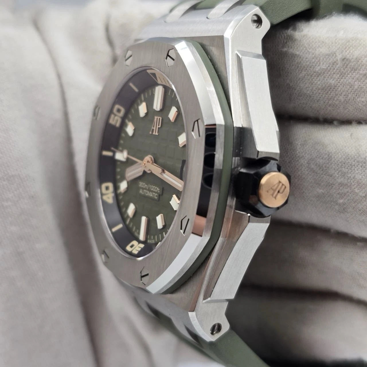 Audemars Piguet Royal Oak Offshore 15720ST 4