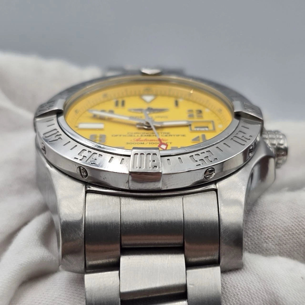 2017 PAPERS Breitling Avenger II Seawolf A173311 Yellow Dial 44mm Watch BOX