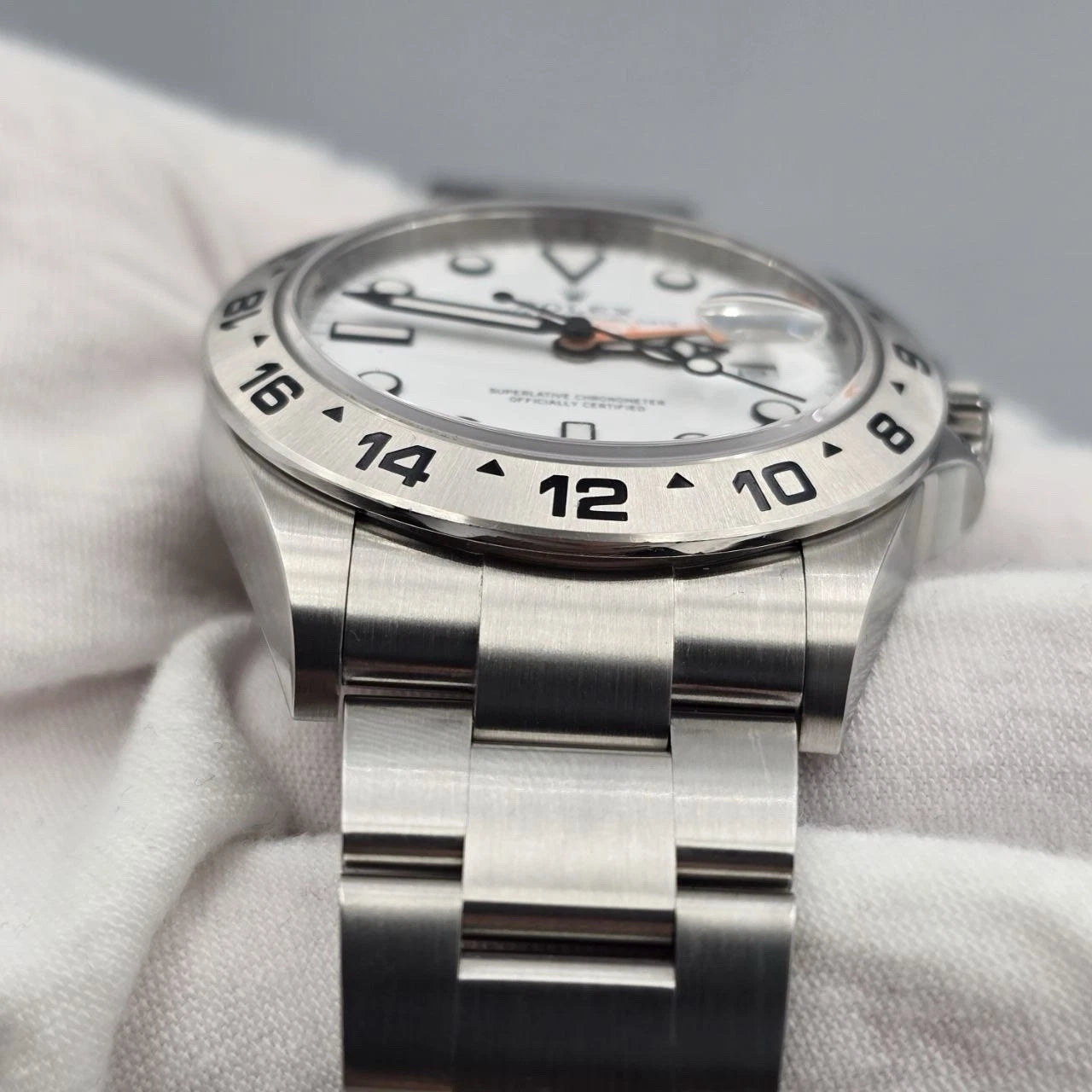 2022 PAPERS Rolex Explorer II 42mm 226570 Stainless Steel Polar White Dial BOX