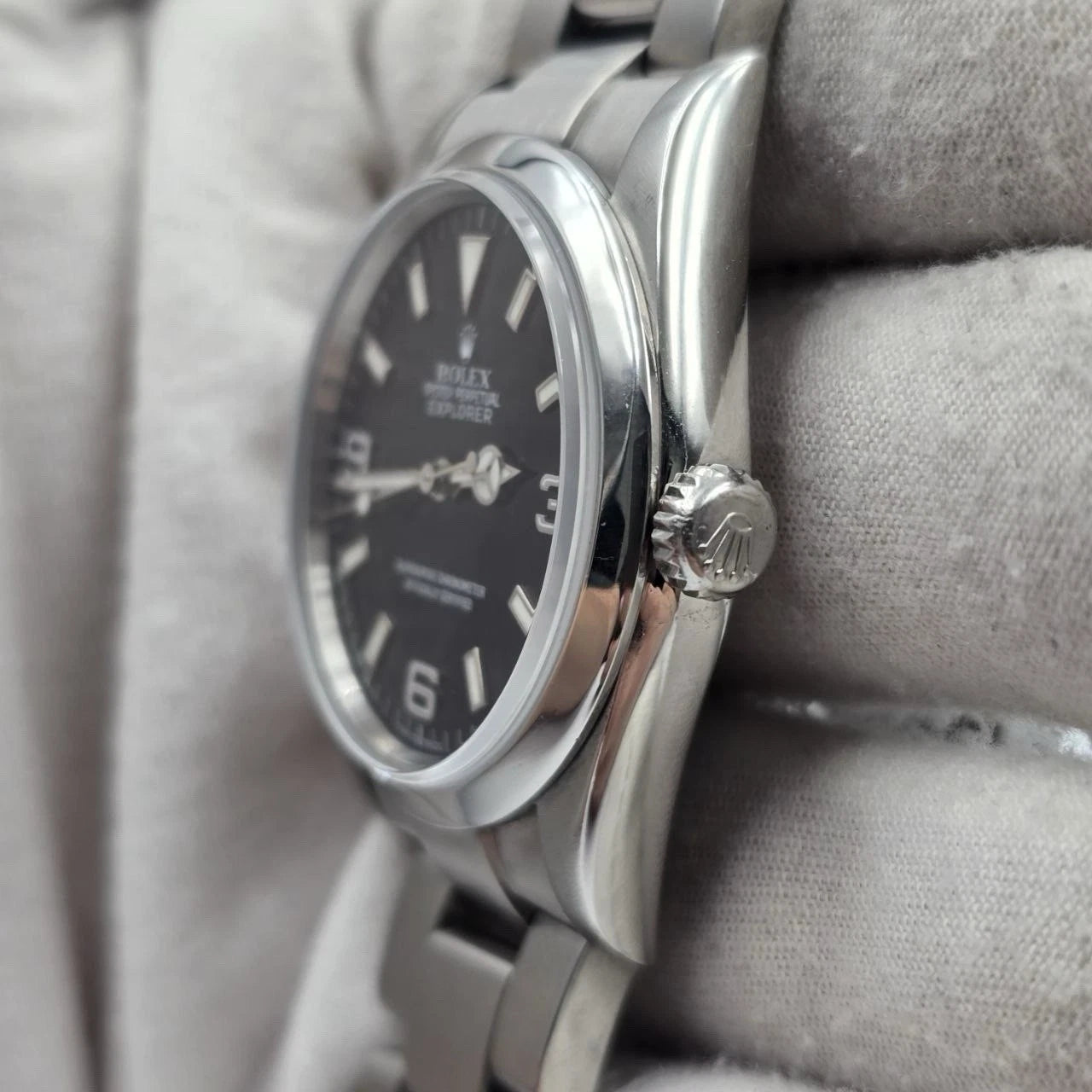 Rolex Explorer 114270 2005 4