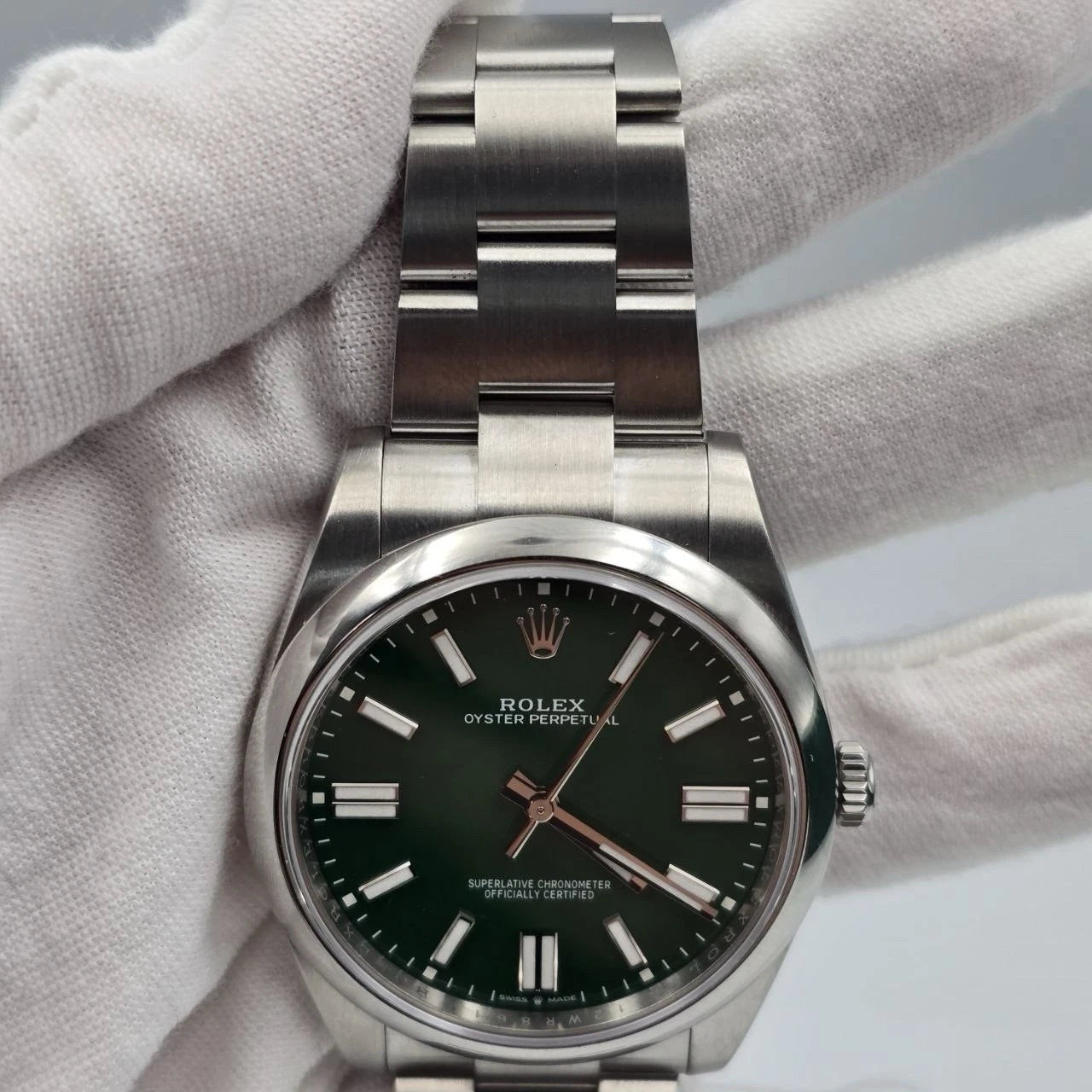 2025 PAPERS Rolex Oyster Perpetual 41mm Green Stainless Steel 124300 BOX