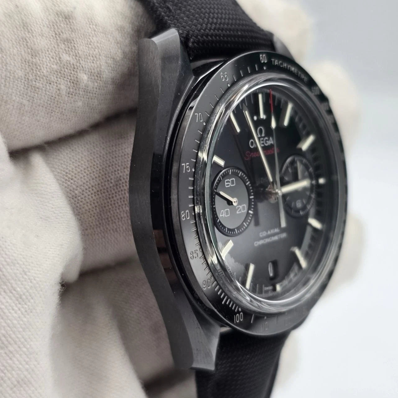 OMEGA Speedmaster Dark Side of the Moon 2