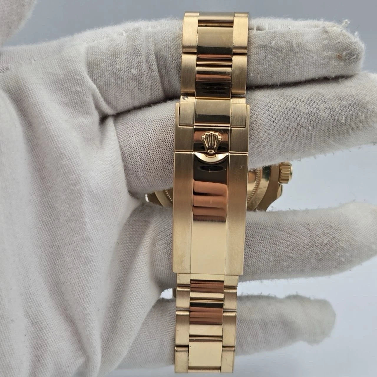 PAPERS 2023 Rolex Submariner Date 41mm 18k Yellow Gold Black Dial 126618LN BOX