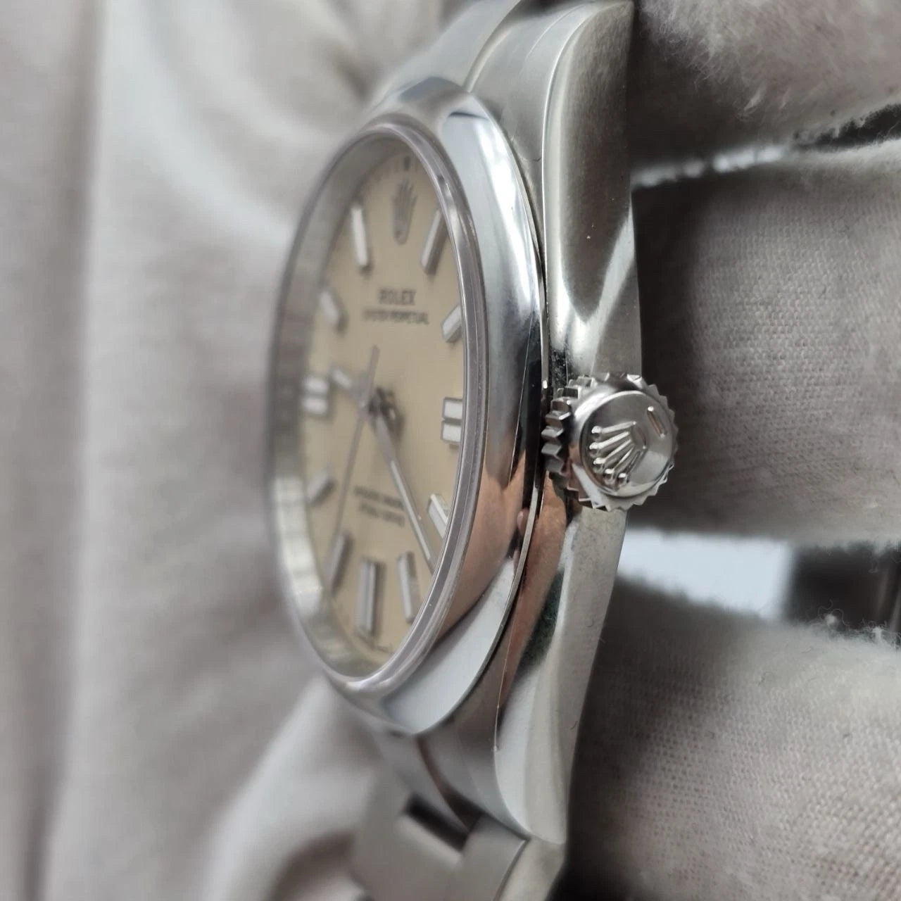 PAPERS 2025 Rolex Oyster Perpetual Stainless Steel 41mm Beige Dial 134300 BOX