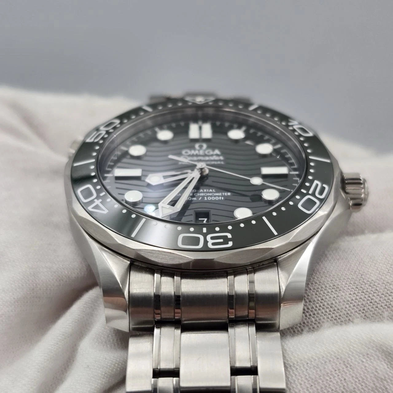 PAPERS 2026 Omega Seamaster Diver Seaweed Green 210.30.42.20.10.001 42mm