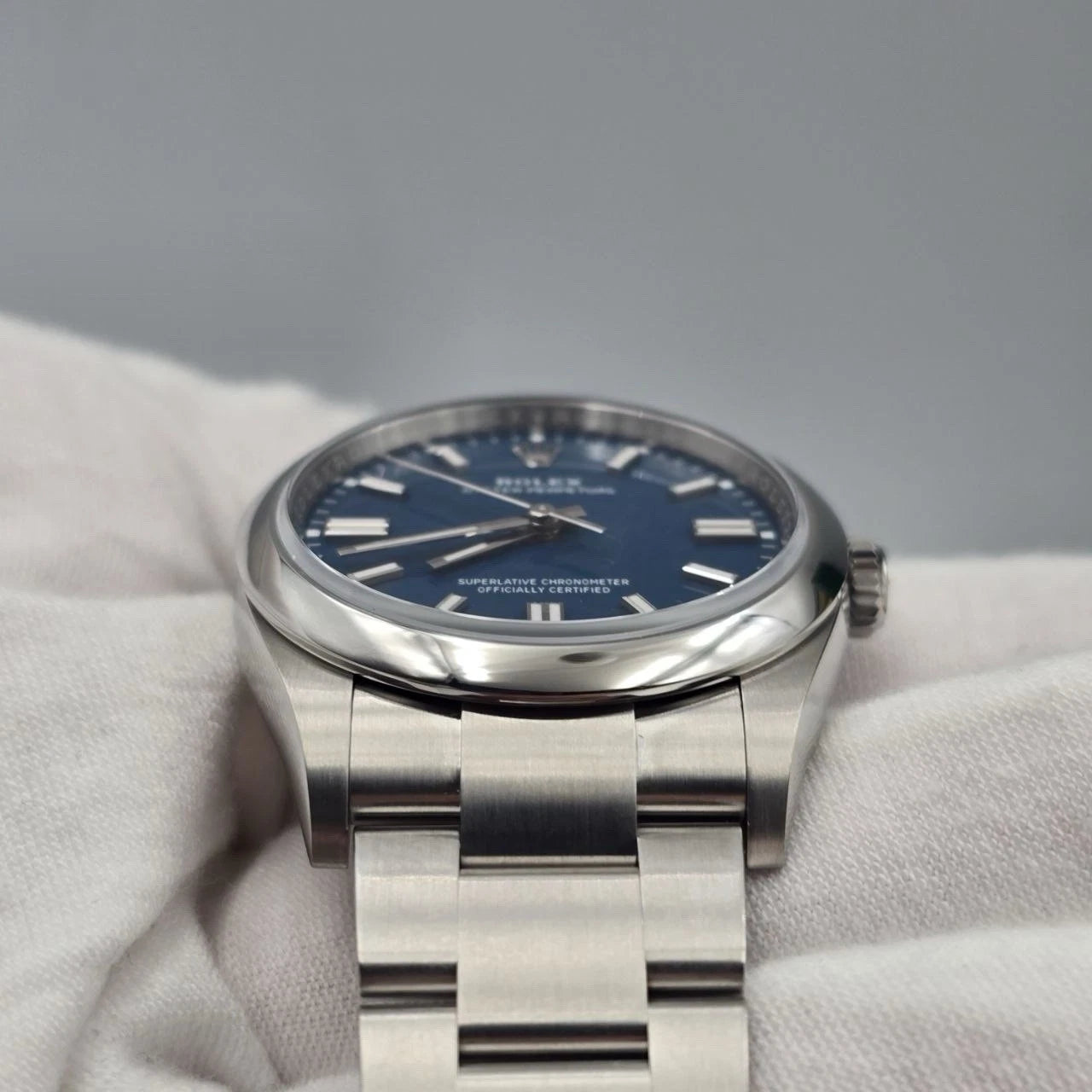 NEW 2026 Rolex Oyster Perpetual Blue Dial Stainless Steel 36mm 126000 BOX