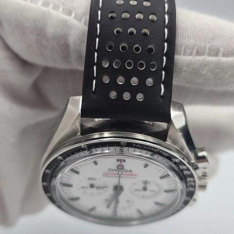 NEW 2025 Omega 310.32.42.50.04.002 Speedmaster Professional Moonwatch White Dial